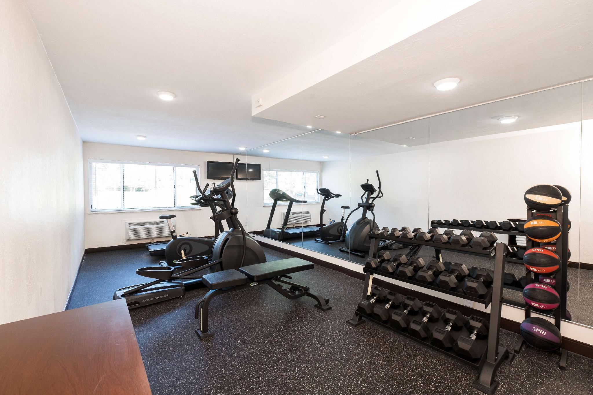 Red Roof Inn Plus+ Poughkeepsie Ngoại thất bức ảnh