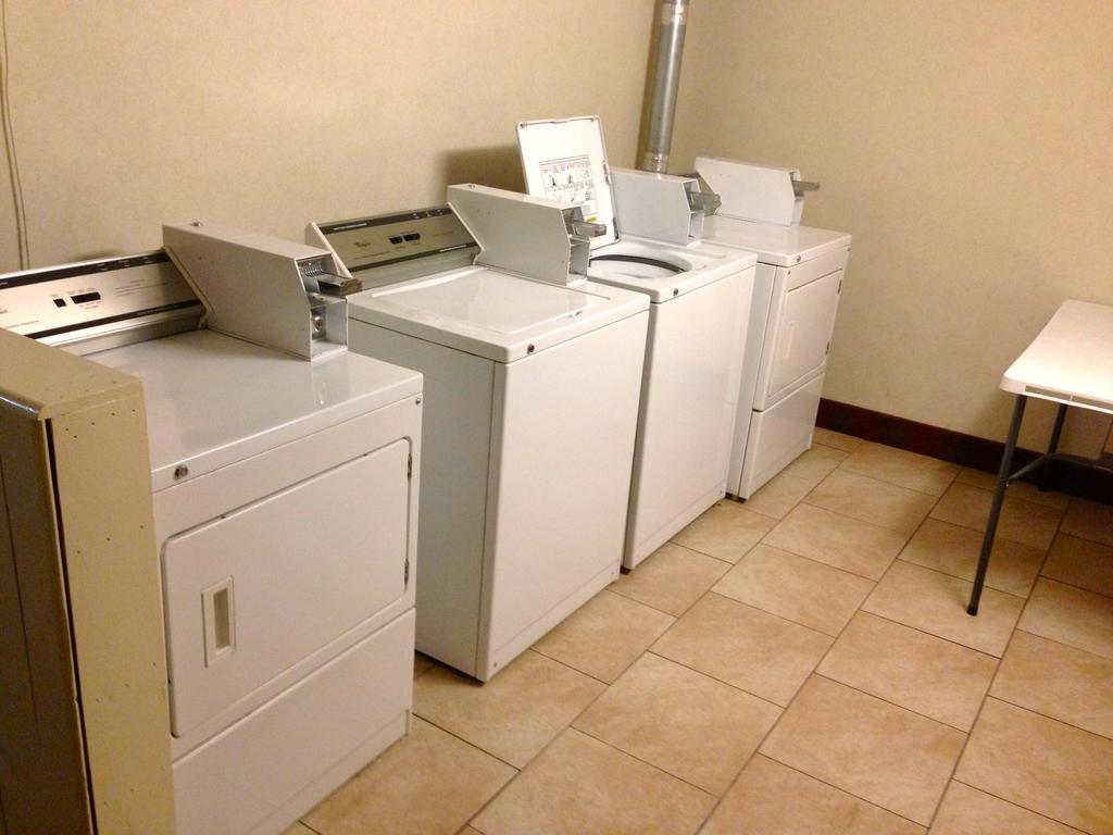 Red Roof Inn Plus+ Poughkeepsie Ngoại thất bức ảnh