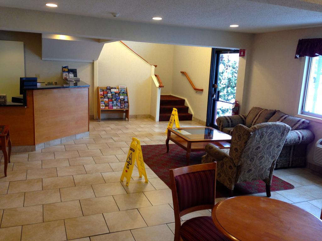 Red Roof Inn Plus+ Poughkeepsie Ngoại thất bức ảnh
